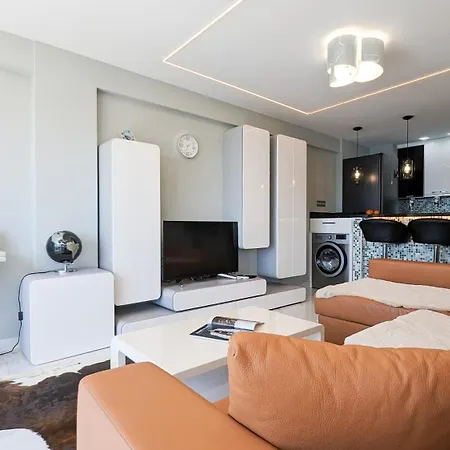 Cornelia Sea View Apartament *